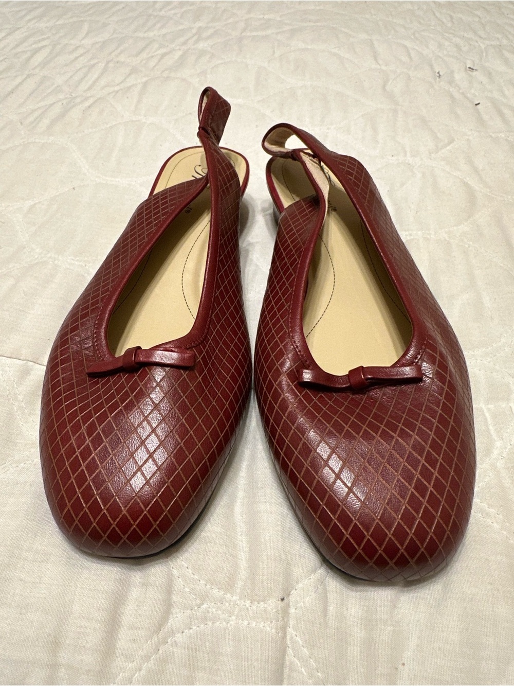 Trotters Wine Diamond-Pattern Slingback Flats with Toe Bow (Preowned) (Size 9ww)